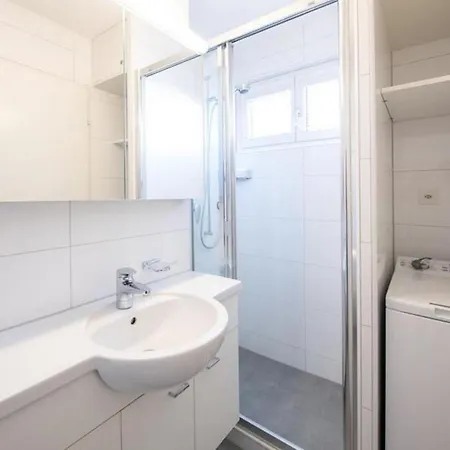 Schone 35 Zi-whg Beim Mit Hallenbad